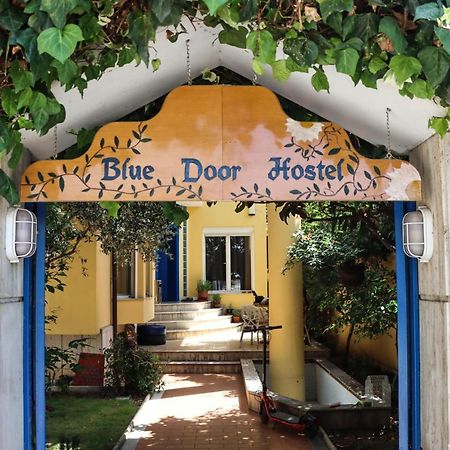 Blue Door Hostel Tirana Exterior foto